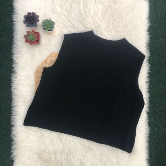 St. John Basics Shoulder Zip Sleeveless Top - Picture 8 of 15